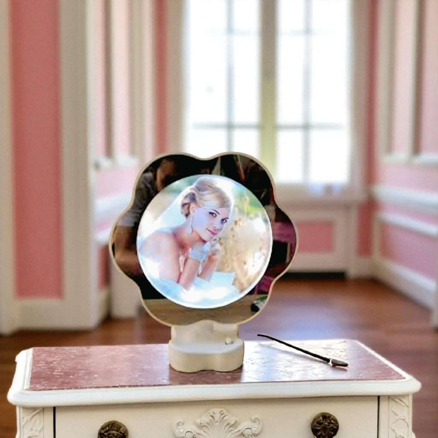 Magic Mirror Glow Frame – Flower Shape🌸